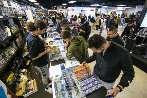 JVCom's tweet image. La PGW 2025 accueillera le Gala TCG !
- espace inédit de 2000 m²
- retrouvez l'univers des TCG (Pokémon, Magic, Yu-Gi-Oh!, One Piece, Lorcana...)
- zones dédiées à la collection, à l'achat et à la revente
- démonstrations et initiations aux jeux
- rencontres avec des…