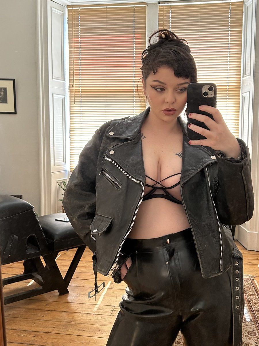 Subboy24's tweet image. Spent most of the day wishing I could worship @ServePamela and knowing that not being allowed pleasure will only increase that feeling. Thank you for your control ❤️