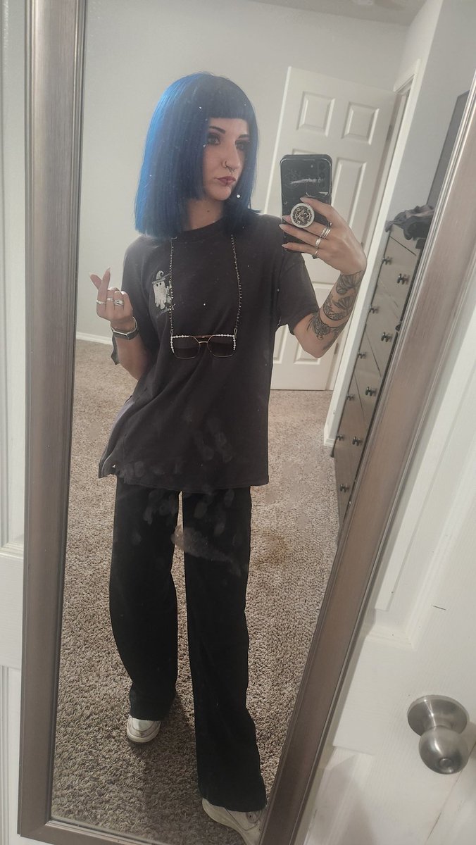crickey_'s tweet photo. I kinda forgot about twitter...x....whatever. woops. I whacked my hair off last week tho. That was fun https://t.co/zbO7IZ6PTf