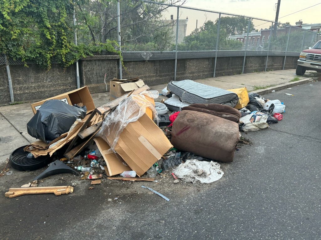 PhilaSanitation's tweet image. One site at a time, we’re making progress! Crews just cleared illegal dumping locations at both 7th & Sedgley and 6th & Glenwood . Thank you to the team working hard to keep our city clean! #PHLStopsIllegalDumping