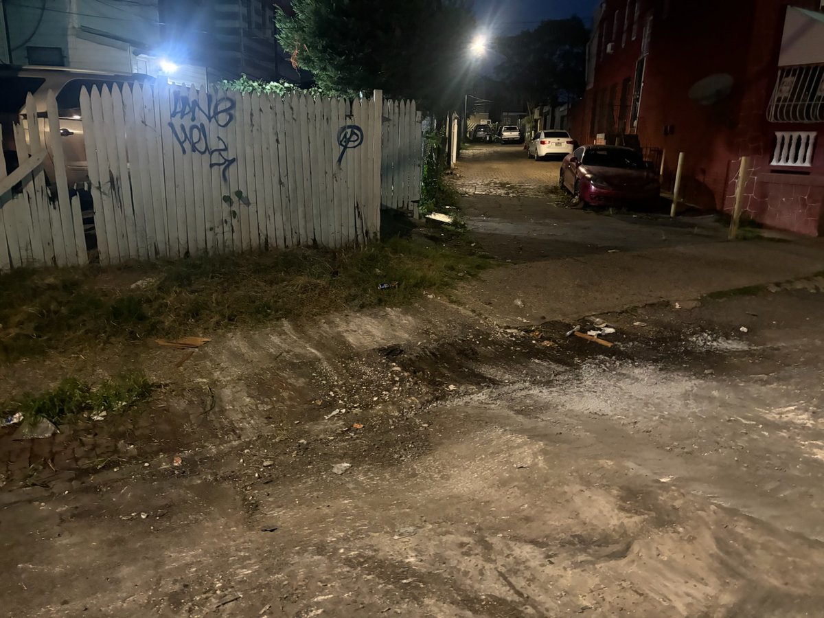 PhilaSanitation's tweet image. One site at a time, we’re making progress! Crews just cleared illegal dumping locations at both 7th & Sedgley and 6th & Glenwood . Thank you to the team working hard to keep our city clean! #PHLStopsIllegalDumping