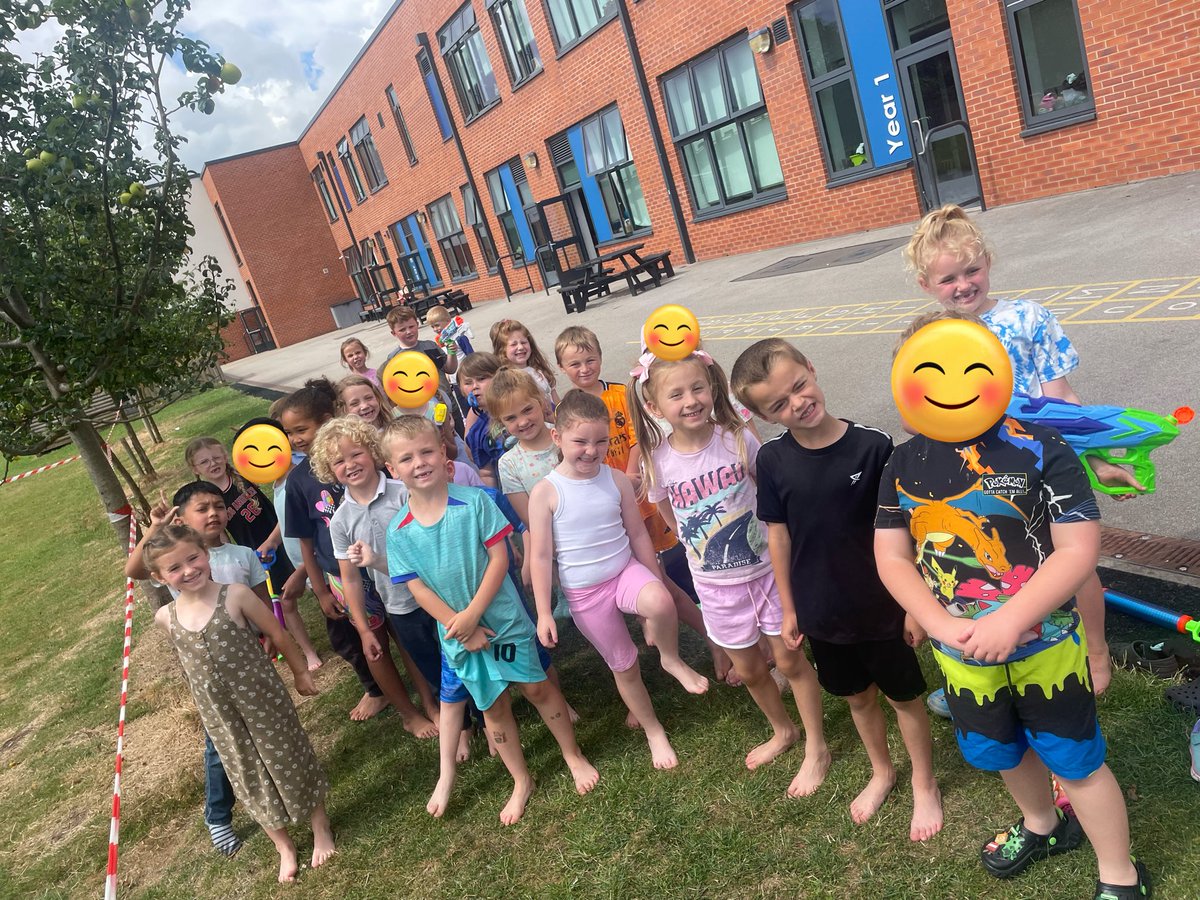 DeePointMoon tweet media