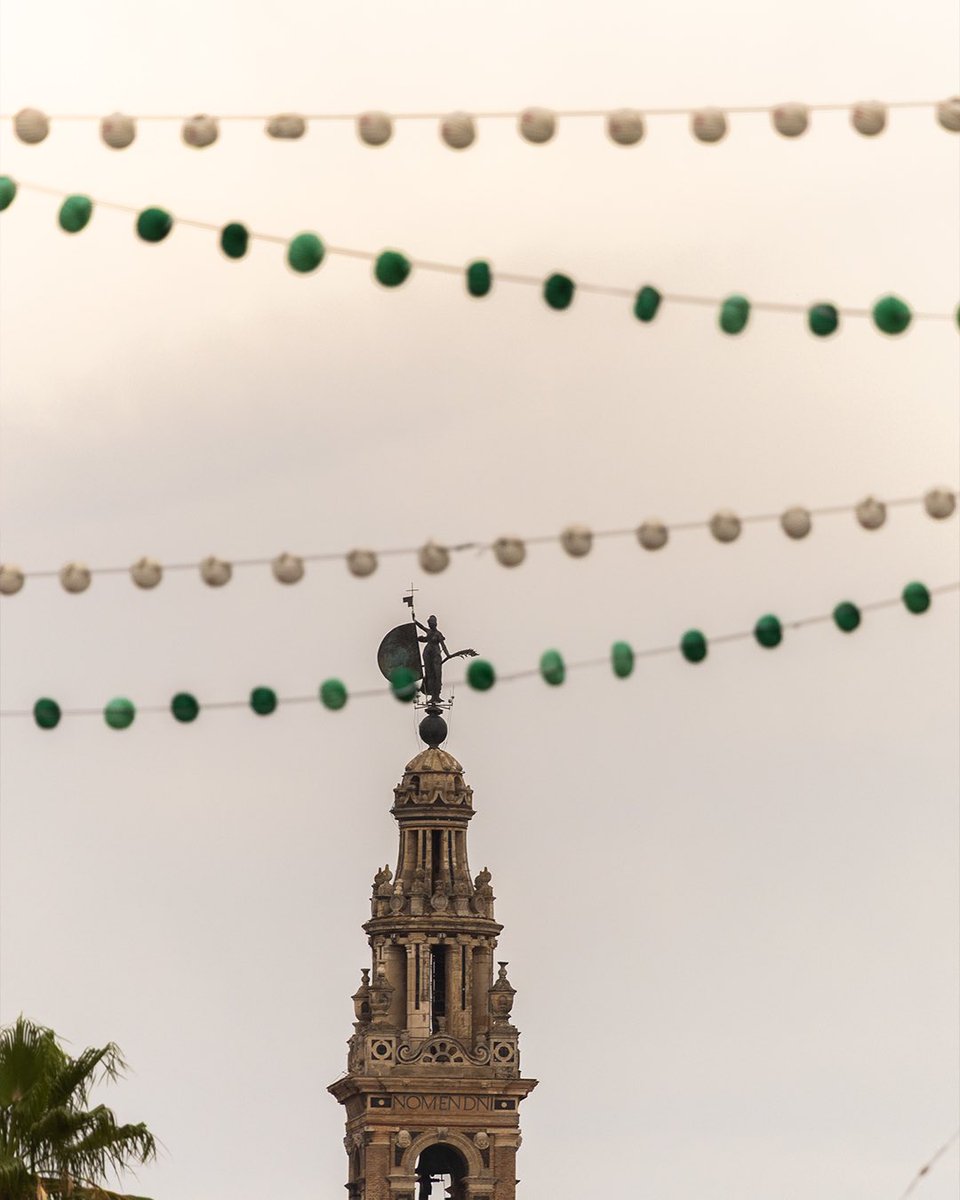 JoseCampanaF's tweet photo. La Velá del año. 

#VelaSantaAna25 #Sevilla https://t.co/2qjyvIpWxl