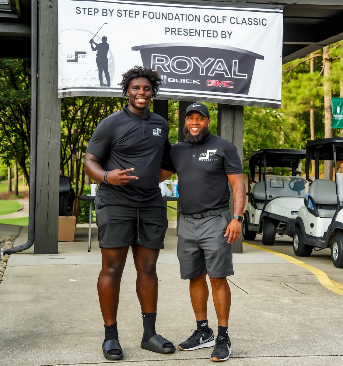 Jeremiah_Beaman's tweet image. From the trenches to the tees ⛳️💪🤞🏾 Honored to support my Dawg @CoachL__ tournament. Iron sharpens iron, on the field and in life #StepByStep #RollTide #BuiltByBama