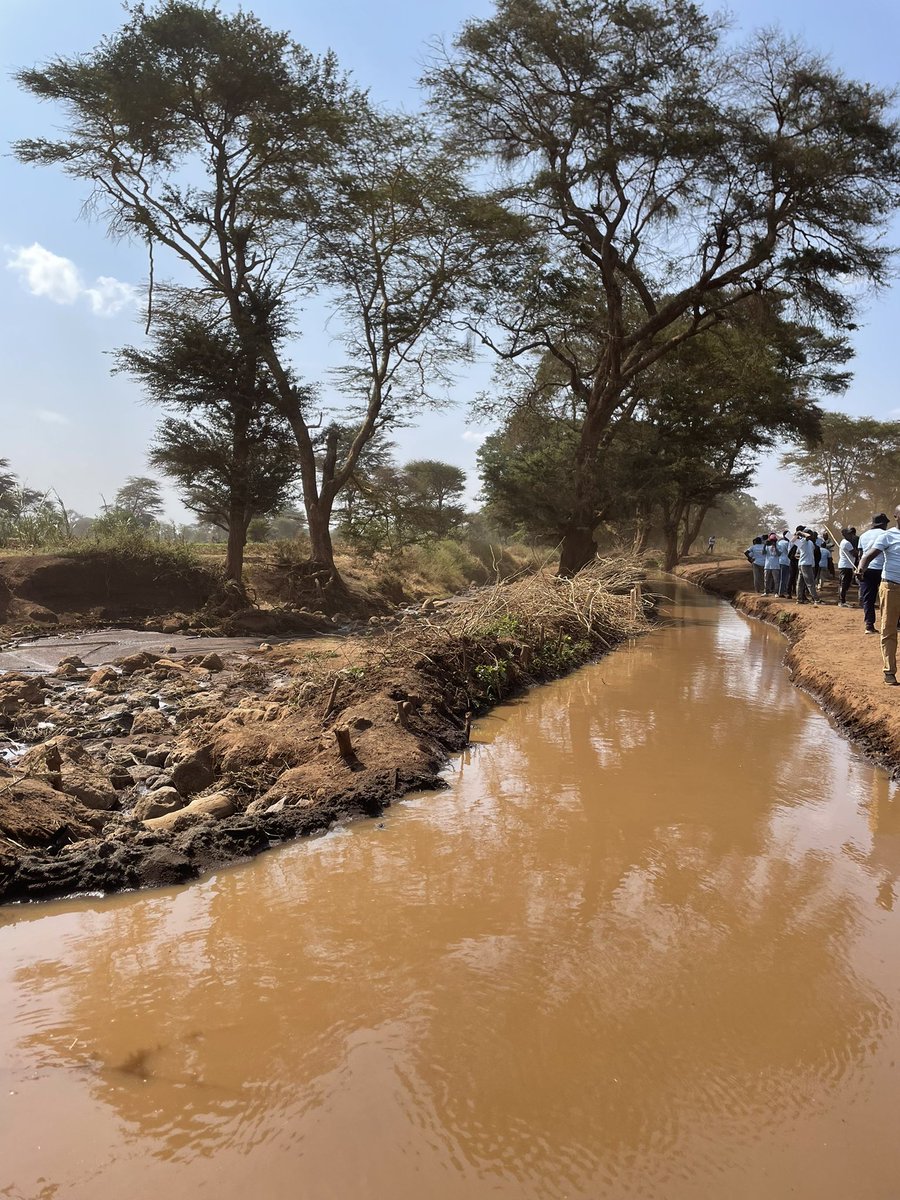 jaonduto's tweet image. Day 2 of the #journeyofwaters uncovered the injustices  along the rivers .
From diverting rivers into private farms to encroaching to the riparian lands .
A call to action together protects water sources 
@KajiadoGov 
@WWF_Kenya 
#tunzamitoboreshamaisha