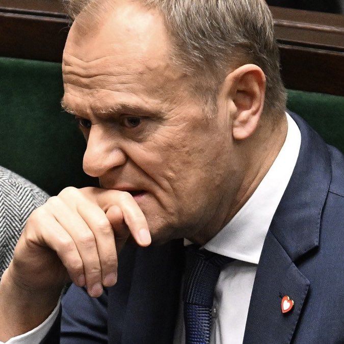 KonradBerkowicz's tweet image. Jeden z najgorszych premierów w historii Polski.