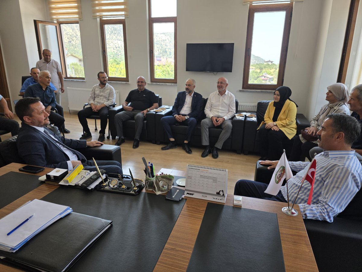 Karaman Ermenek ilçemizin Kazancı Beldesi’nde belediyemizi ziyaret ederek istişarelerde bulunduk.
Misafirperverlikleri ve samimi ev sahiplikleri için Belediye Başkan Vekilimize ve belediye meclis üyelerimize gönülden teşekkür ediyorum.
Kazancı’mıza hizmet eden tüm yol