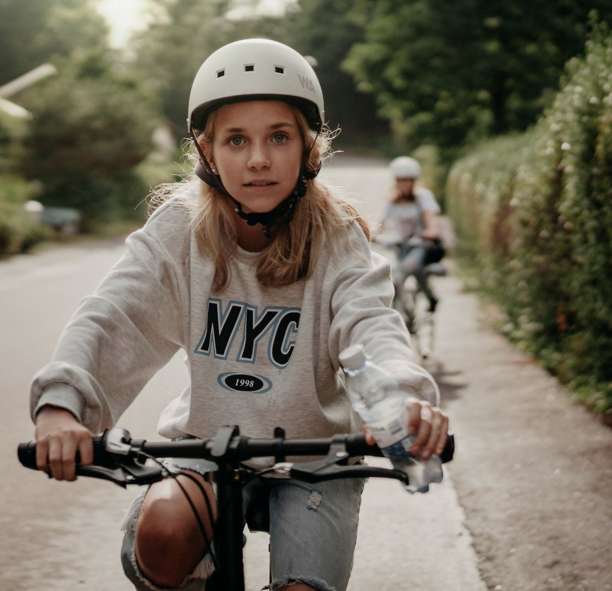 stanfordanes's tweet image. New study finds adolescents’ body mindsets shape how they cope with chronic pain.
Viewing the body as capable predicted greater activity engagement. Seeing it as an adversary predicted lower pain willingness.
Read on: bit.ly/4o4jgeX