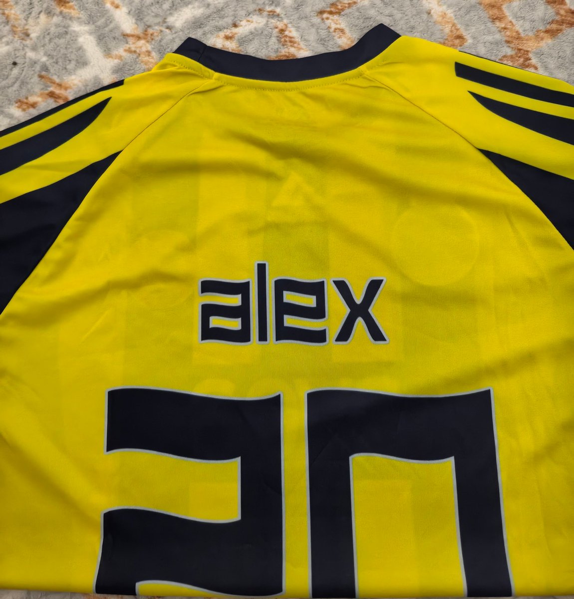 Herkesin  Beklediği Alex de Souza
Formasını bir takipcime hediye edecem.  
Bu paylaşımı Beĝen Yorum bırak 
Beni takip 

Pazar  günü videolu şekilde acıklıcam.
Sıfır formadır  hiç giyilmedi. Bol şans