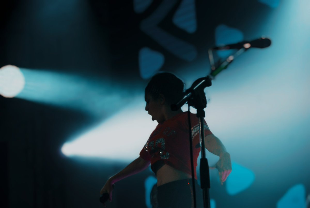 connie_xcx's tweet image. pictures of @charli_xcx you’ve never seen before because i took them