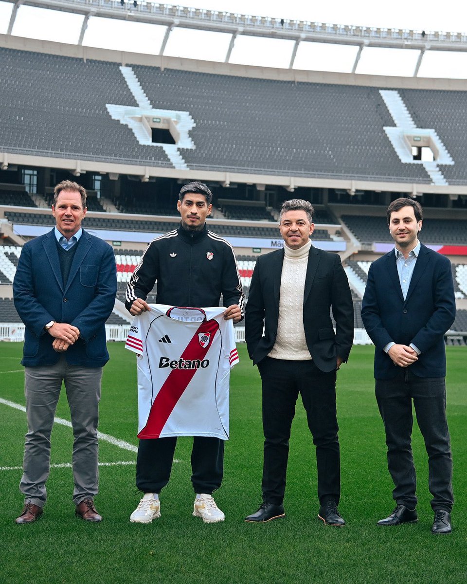 juanbalbi9's tweet image. ✍️ Los contratos de Juan Carlos Portillo y Matías Galarza Fonda con River se extienden hasta diciembre de 2029. Ambos tienen cláusula de rescisión de 100M de euros.