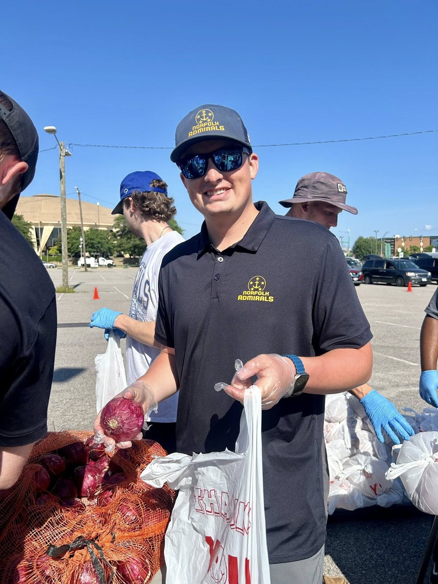 NorfolkAdmirals's tweet image. Earlier this week, our front office staff volunteered with the Foodbank of Southeastern Virginia and the Eastern Shore at their Mobile Pantry, helping distribute food to members of our community! 💙💛