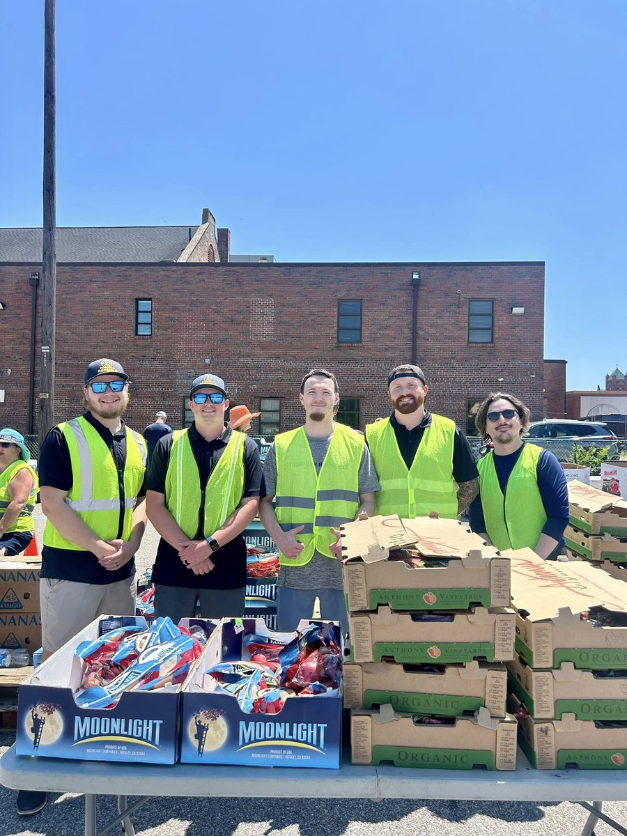 NorfolkAdmirals's tweet image. Earlier this week, our front office staff volunteered with the Foodbank of Southeastern Virginia and the Eastern Shore at their Mobile Pantry, helping distribute food to members of our community! 💙💛