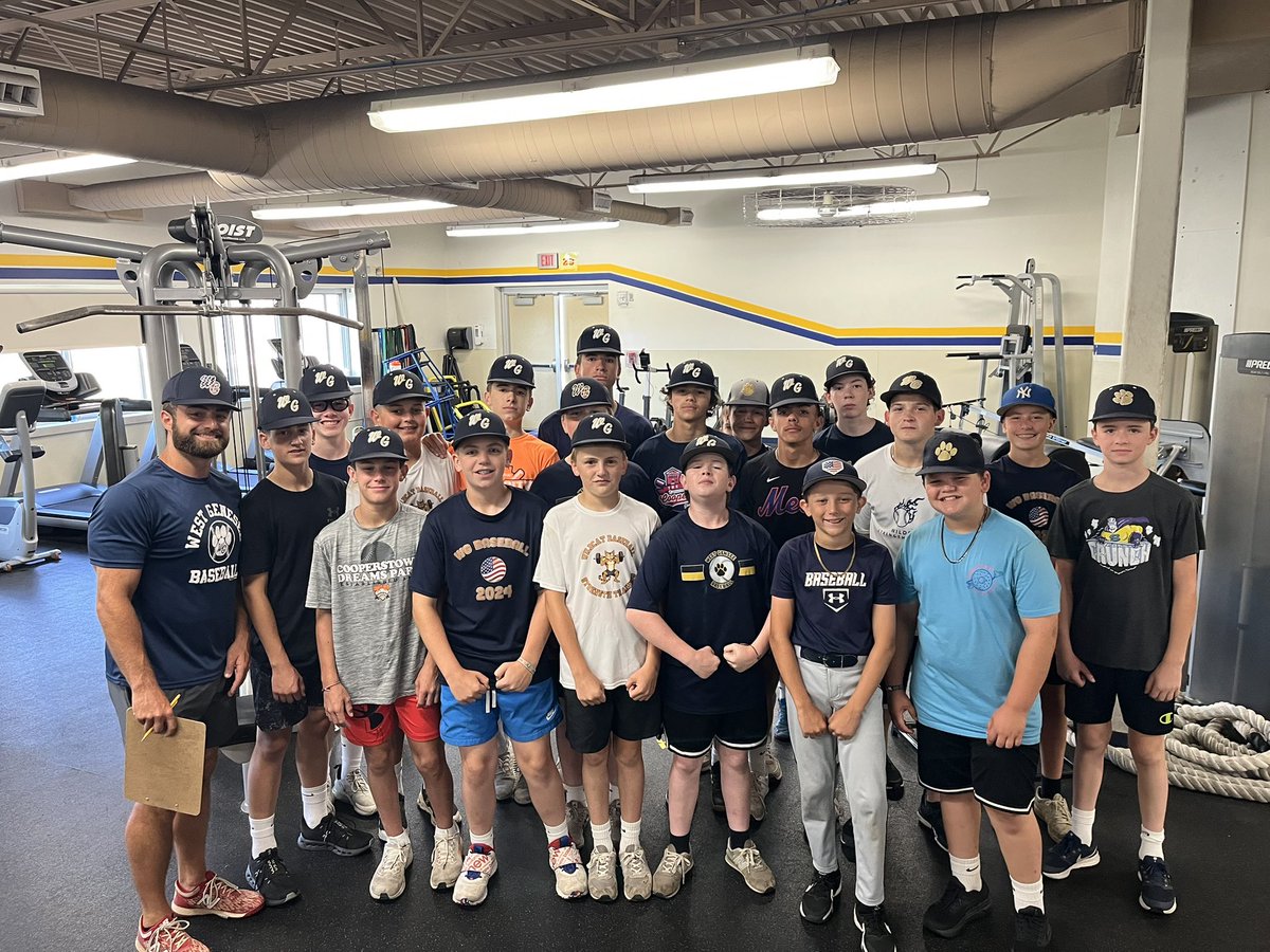 Tank-top Thursday isn’t just for the field, but also in the weight room this morning!! 🤘⚾️🏋🏻ThePACK🏋🏼‍♂️⚾️🤘