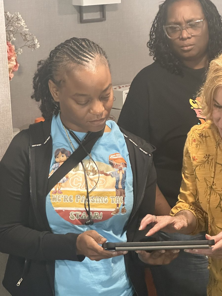 misshat2's tweet photo. @LancasterISD STEAM teachers from @WME_LISD and @PleasantRunLISD #coding and learning about #Robotics from @kaiseducation! #WelcomeBack #STEAM #STEMeducation #technology #techteachers #LearningIsFUNdamental https://t.co/LhWrrVrpt9