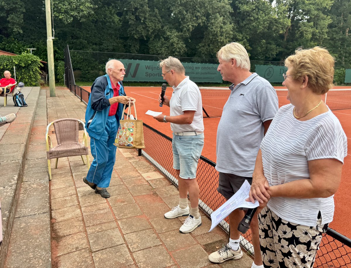 TV_Epe's tweet photo. FOTO'S SENIOR PLUS TOERNOOI 2025
Op 23 juli 2025 werd bij T.V. Epe weer het populaire Senior Plus Toernooi gehouden. Dit jaar met maar liefst 88 deelnemers, een record! Bekijk alle foto's via de link: https://t.co/OGnK7VcBUY https://t.co/DsiOL8Y3Qq