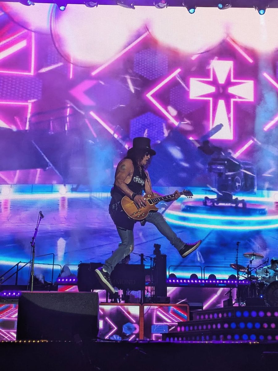 SlashNews1's tweet image. #Slash at Vasil Levski National Stadium, Sofia (Bulgaria) - July 21st
Ph: IG user xbrownstonexx, Del James and Tsukasa Sasaki
#gnr #gunsnroses