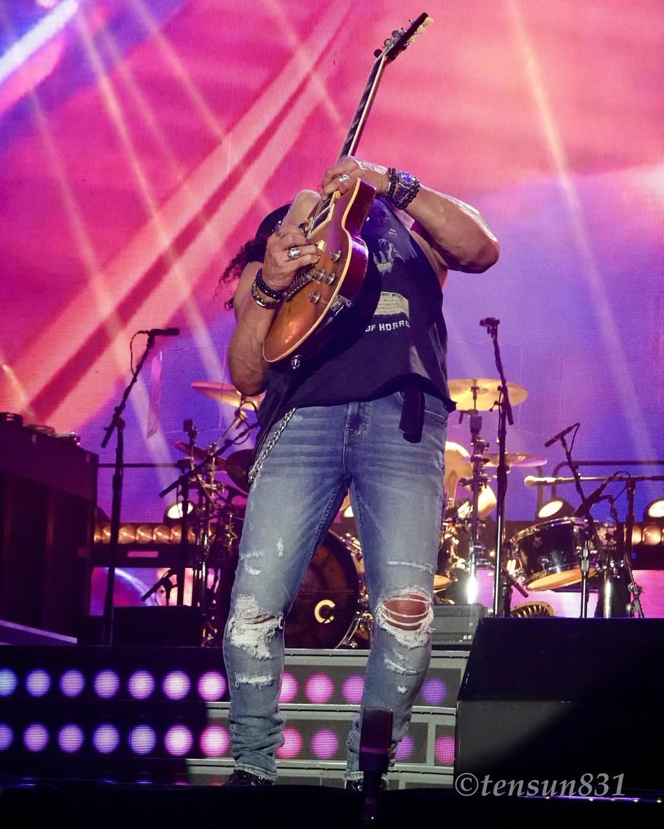 SlashNews1's tweet image. #Slash at Vasil Levski National Stadium, Sofia (Bulgaria) - July 21st
Ph: IG user xbrownstonexx, Del James and Tsukasa Sasaki
#gnr #gunsnroses
