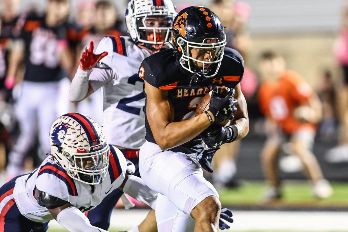 swaggarly's tweet photo. Here we go... Introducing the Star-Telegram's top 15 area WR/TEs to watch in the 2025 season. #TXHSFB

FULL TOP 15: https://t.co/8xEXTaiP4B https://t.co/RXmOW6nX7K