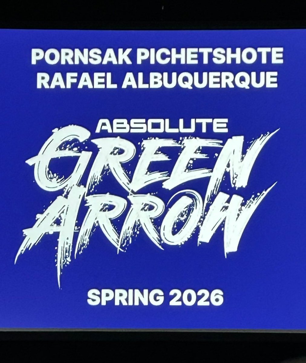 FlashLegacyBR's tweet image. NOVO TÍTULO PRO UNIVERSO ABSOLUTO ANUNCIADO NA #SDCC
Absolute Green Arrow será uma Minissérie de 6 edições, escrita por Pornsak Pichetshote com artes de Rafael Albuquerque!
O lançamento está confirmado para a primavera americana em 2026.