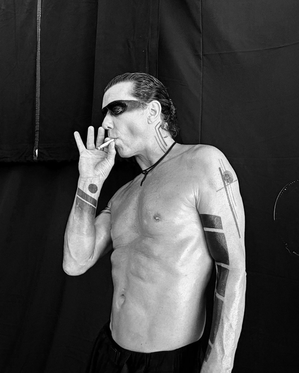 GavinRossdale's tweet image. Scars are angels written on your body
I forget slowly forgive last
Forbidden fruit brings sweet despair only
Pain is a focus for release