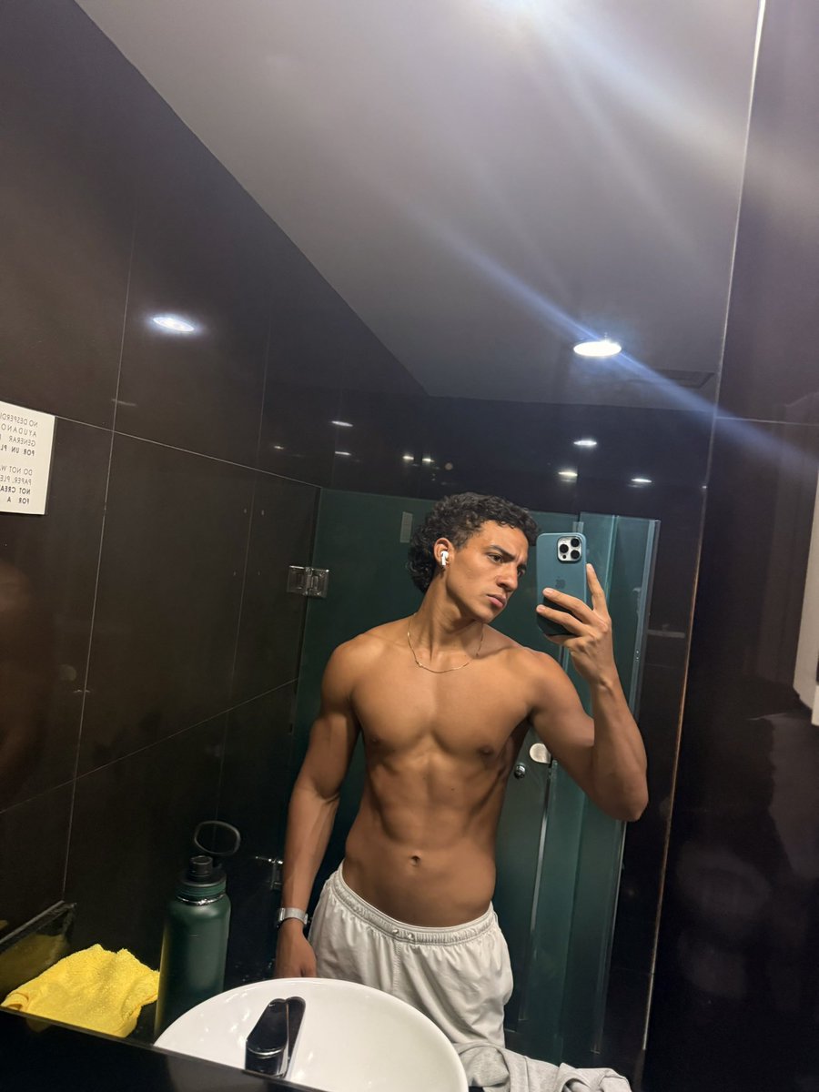 Gym  time ! Si an follado en los baños ?  Hahaha 🫣