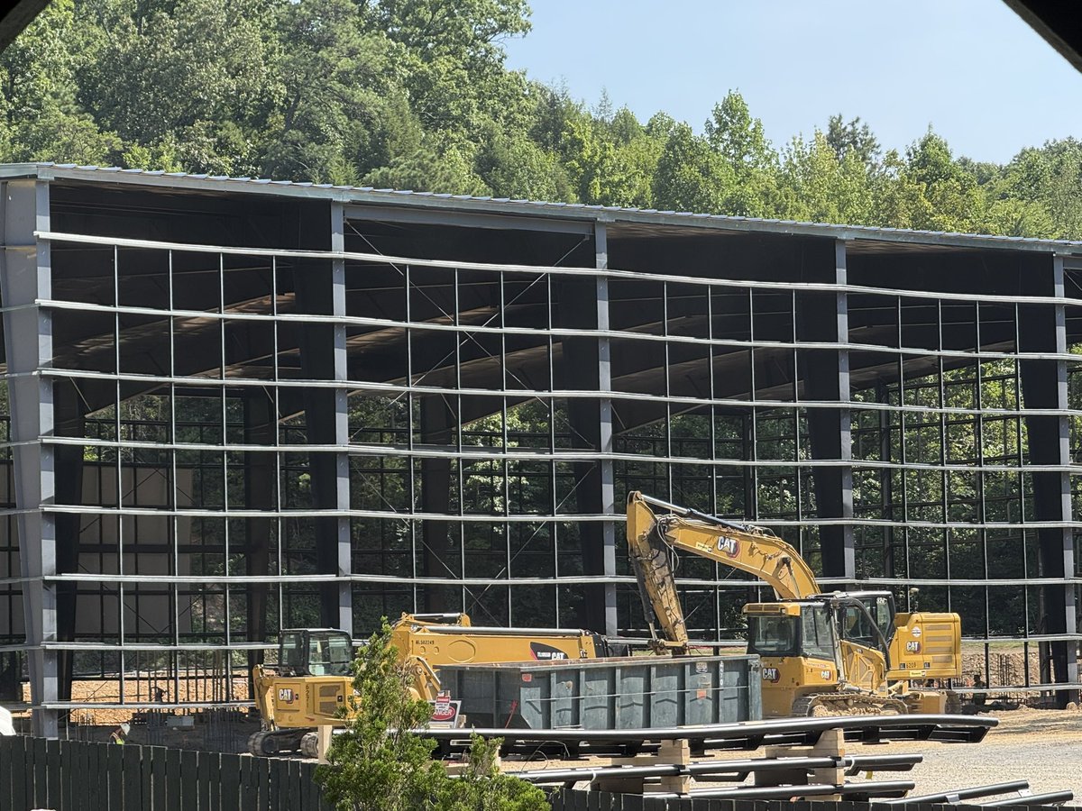 ParkRovers's tweet photo. Dollywood construction update – a couple of photos of the future home of Hidden Hollow Aviation! https://t.co/kBiu5sBOqh