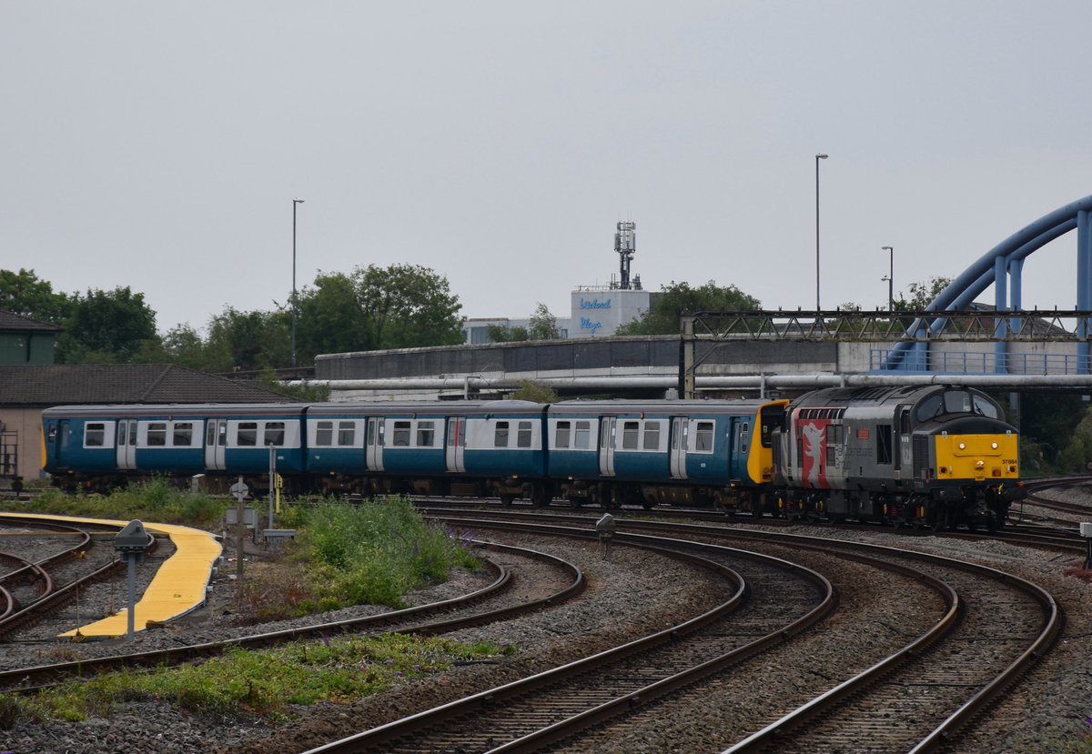 DElliott002's tweet photo. 313201 arrives at Derby ahead of The Greatest Gathering! https://t.co/RuFMYf7yHL
