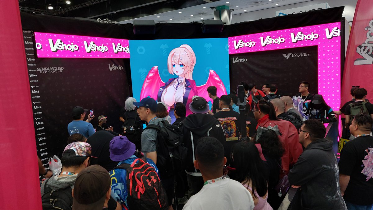 LC_Lapen's tweet image. Looking at these VShojo photos from just the last few years at AX feels so surreal now
Like being on the deck of the Titanic before the iceberg