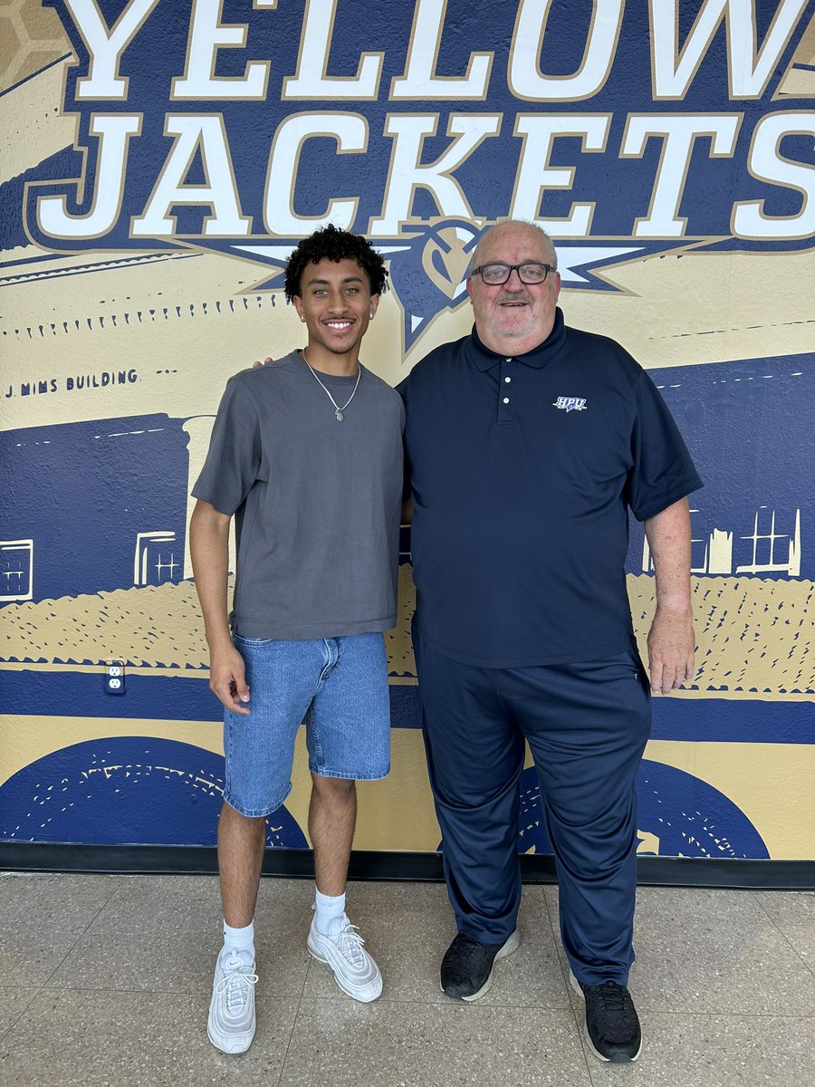 DxFulton11's tweet image. After a great visit & conversation with @ndalleh @tstarnes_hpu I am blessed & very grateful to receive my first offer to continue my basketball career & education @HPUmbsk
@Dogs_Hoops @Coach_BJ24 @FlatlandAth806 @806hsscmedia @94ftexposure @coachjjp7s @CoachWhiteDB1…