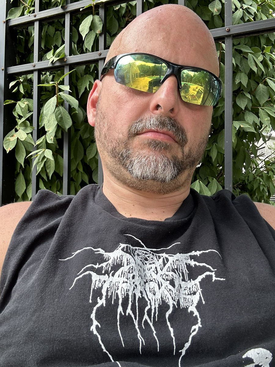 ExtremeMetalDad's tweet image. Extreme Metal even when it’s 95 and I’m by the pool.