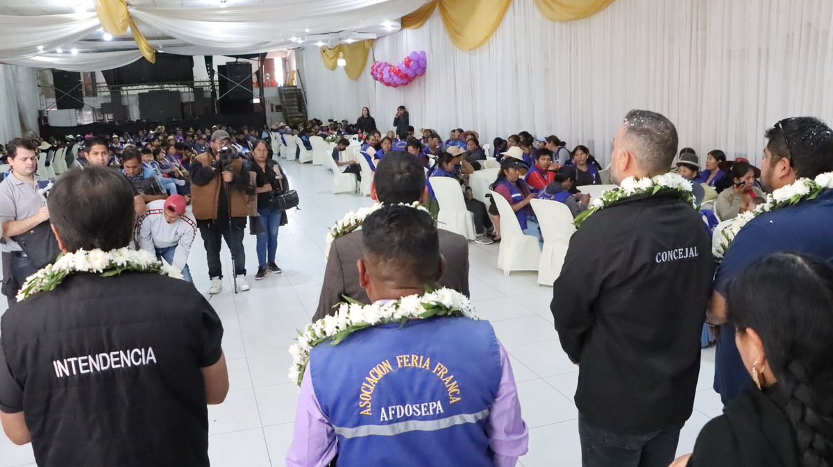 ConcejoGamc's tweet photo. Festejamos el 20° Aniversario de la Asociación de Comerciantes Minoristas Feria Franca “Sebastián Pagador” otorgandoles un merecido reconocimiento por la labor que realizan https://t.co/aS0rBqwrHG