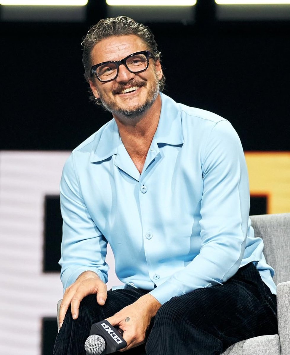 pegoncalves's tweet image. Pedro Pascal tem ligação com uma estação de BRT no Rio de Janeiro.
O astro de Hollywood é parente do politico chileno Salvador Allende, que é nome de avenida na Zona Oeste da cidade.