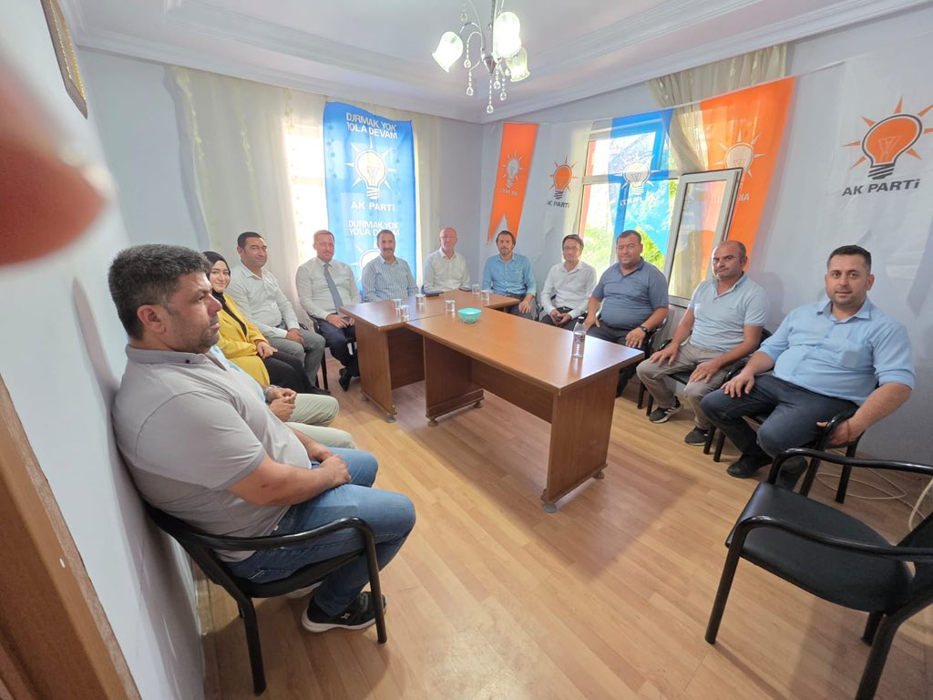 Karaman programımız kapsamında Başyayla İlçe Başkanlığımızı ziyaret ettik.
İlçe Başkanımız Sn. Mustafa Canlı Bey’e ve kıymetli teşkilat mensuplarımıza misafirperverlikleri, samimiyetleri ve gayretli çalışmaları dolayısıyla teşekkür ediyor, başarılarının daim olmasını diliyorum.