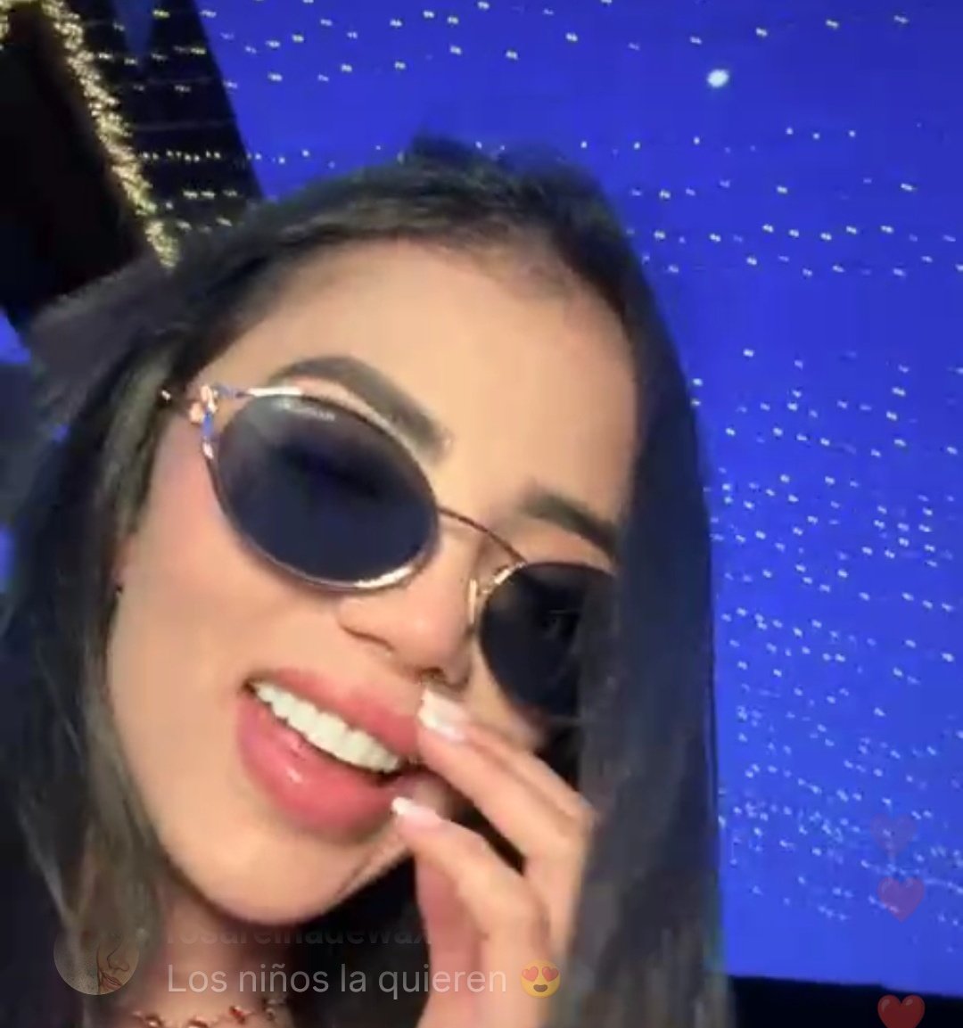 MarianaRMX's tweet photo. Tbt con Melissa. El día que perdió y pensó que iba a ganar y se le Aguarón los ojos en plena final. Haciendo el ridículo más grande en la historia de la TV Colombiana Jajajajajja

UN COLETO COMO YO https://t.co/Vk0xIJwXNk