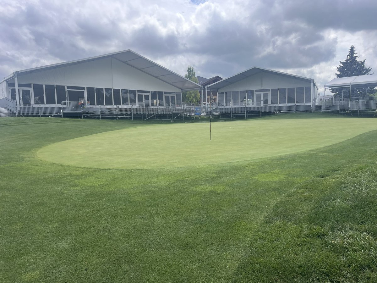 MSottileTV's tweet image. Playing the 18th hole with a grandstand behind the green. Would recommend.
@KETV | @pinnbankgolf