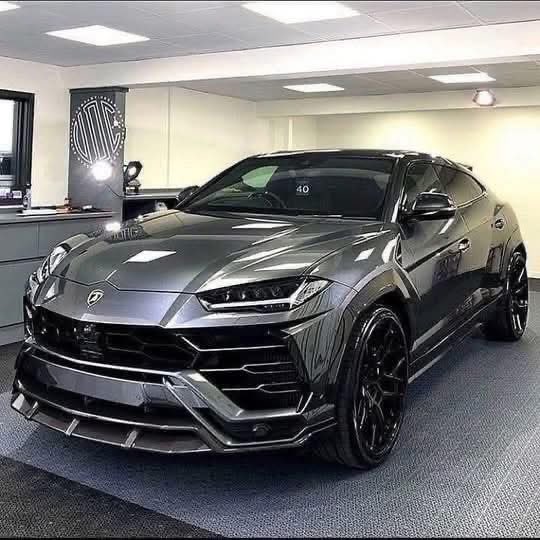 Lamborghini Urus looking tough here 😮‍💨