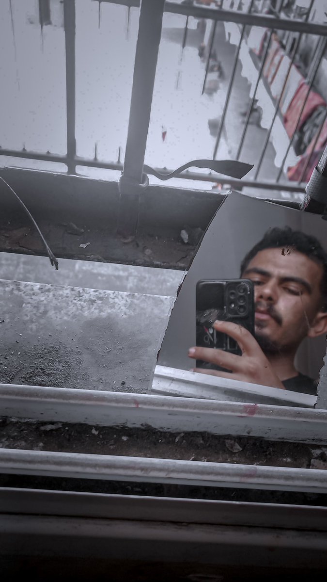 **"Even the mirrors are no longer whole... Everything around us is broken, even our dreams. We are slowly dying of hunger, and the siege is eating us up. If you see this post, put a dot in the comments... so the world knows we are still here." 🥺💔
chuffed.org/project/138303…