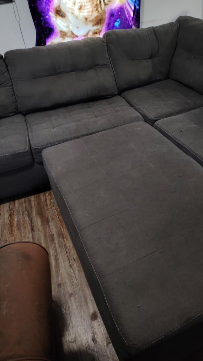 CAMWRYYY's tweet image. Couch Acquired, peeps 💯