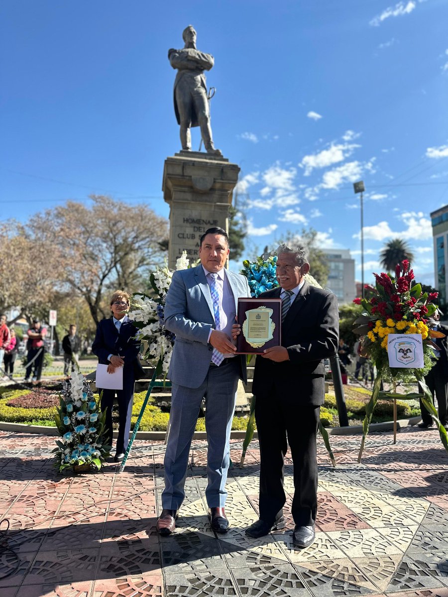 ConcejoGamc's tweet photo. Festejamos el 112 Aniversario del Colegio Nacional Bolívar participando de la ofrenda floral a los pies del monumento al Libertador Simón Bolívar y otorgando un merecido reconocimiento a esta prestigiosa Unidad Educativa https://t.co/Y2mDjoYkiW