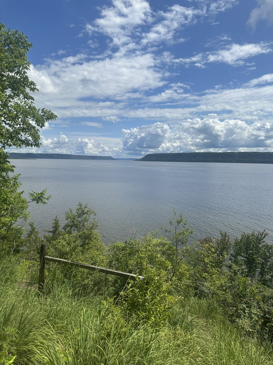 CheyCab's tweet image. Lake Pepin: Grew up boating on this lake/river.
We kept our boat at Hansen’s Harbor jn Lake City and mom would play Yanni on cassette tape. So I hear Yanni’s must every time I look over at Frontenac/Point no Point. 😉