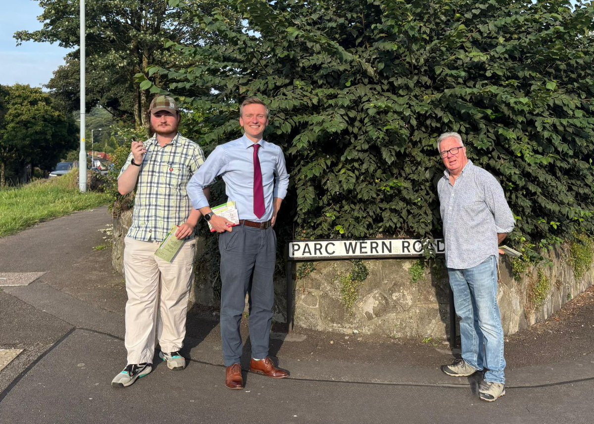 TorstenBell's tweet photo. Lons door-knocking in the sunshine kind of evening https://t.co/KzOaHv0Aap