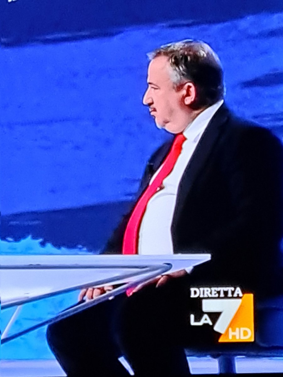 EHoldchins's tweet image. Gonfiore intestinale piaga di questo scorcio di fine luglio #inonda #la7