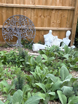 papaver's tweet image. New on the blog: Verdant with Verbascums - a delight of self-seeders #gardenblog #gardening #selfseeders #blog #gardeningtwitter #gardeningX
#taplink blackberrygarden.co.uk/2025/07/verdan…