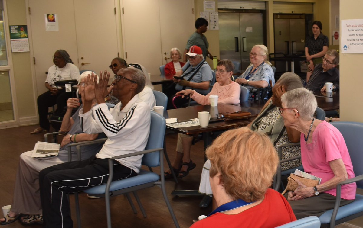 🤗 Merci <a href="/kristynwongtam/">Kristyn Wong-Tam 🇨🇦</a> (NDP Toronto Centre) pour sa visite chaleureuse à #CAH. Nous étions ravis de l’accueillir. Son écoute et son appui vont faire une différence dans la vie des aînés! 🧔🏼‍♂️👵🏽🧓🏻👱🏾
Il est important de partager le succès du modèle de CAH.
#aînés #enfrançais