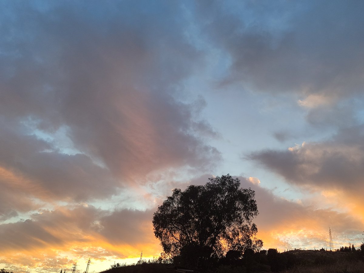 <a href="/Granada_Meteo/">tiempo en Granada</a> <a href="/tiempobrasero/">Tutiempo</a> <a href="/ecazatormentas/">Cazatormentas</a> De postal!!! El cielo es fascinante!!!