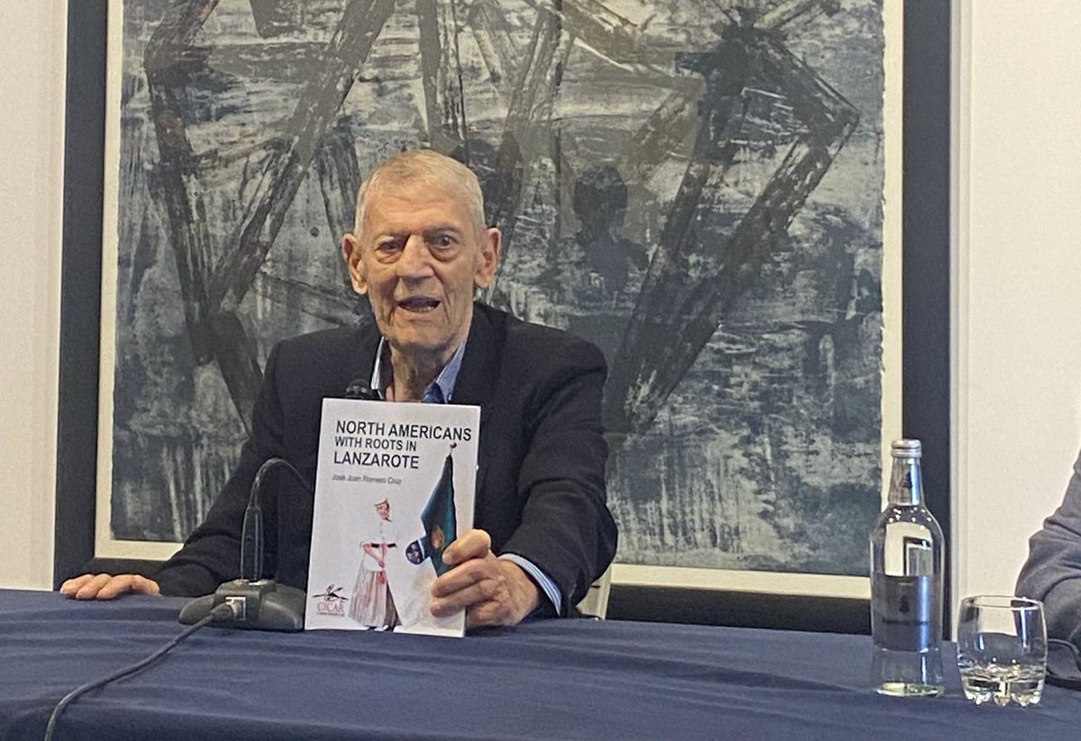tias_foro's tweet image. #CICAR #AyuntamientodeTias 
Gracias 🙏🏻 a quienes hicieron posible en la sala-de arte, ermita de San Antonio en Tias, la Presentación del libro “North Americans With Roots in Lanzarote” de José Juan Romero, como homenaje a Larry Yazkiel, vecino de Tías.