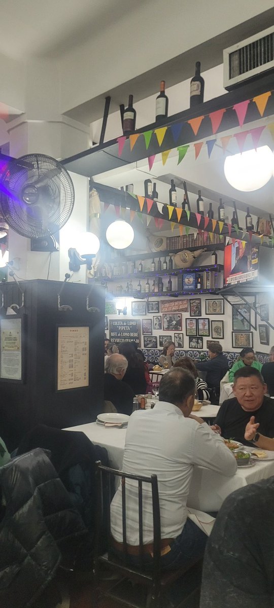 Muy tranquilo el almuerzo de los GORDOS SAVORA en la baticueva céntrica, gran juntada y buena charla como siempre. Morfi, amigos, risas no se puede pedir mas. Ese <a href="/SoyMatiR/">Ken Adams</a> que decis esta acá con nosotros?