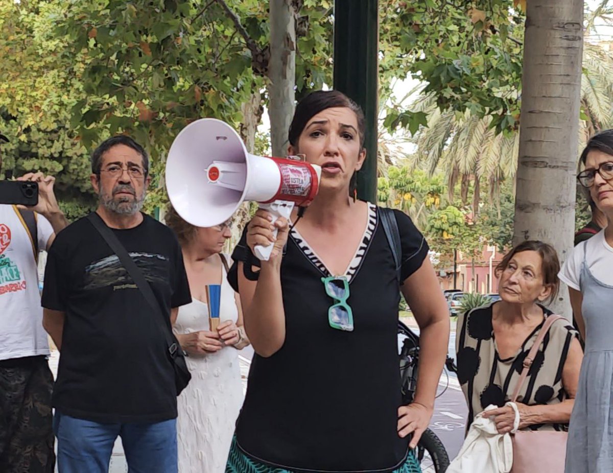 En defensa del uso público y social de la antigua prisión provincial.

No estamos dispuestas a que el PP siga privatizando nuestros espacios públicos, cediendo un lugar de la memoria democrática de Andalucía a fondos de inversión de la FP.