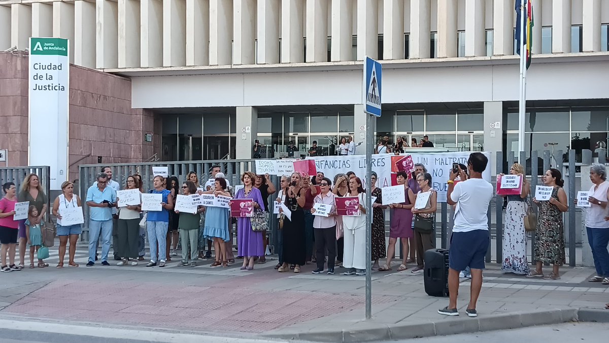 La Justicia española tiene mecanismos para impedir que #Daniel tenga que irse con un padre maltratador, y en contra de su voluntad 
!que se impida! #DanielSeQueda